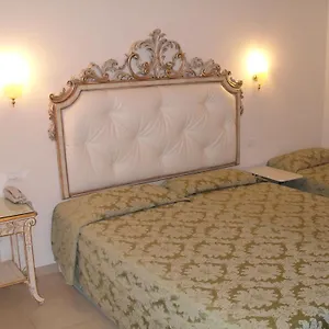 Residenza Due Torri Check In Presso Vicolo Cattani 7 Bologna
